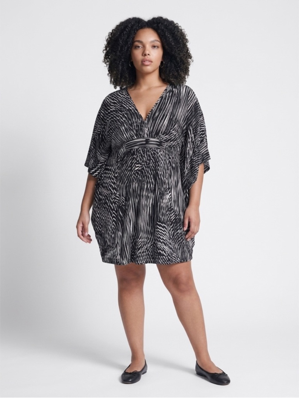 Natori Black & White V-Neck Printed Dress or Swim Coverup